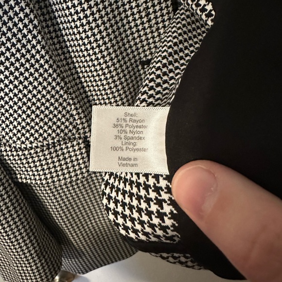 Lane Bryant Black & White Blazer. Size 20. - Picture 4 of 4